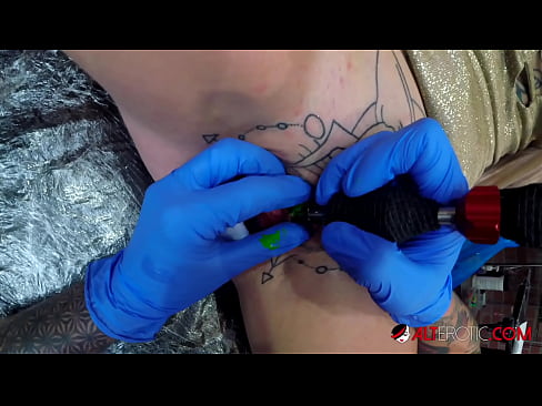 ❤️ Sully Savage, une chaudasse extrêmement tatouée, s'est fait tatouer le clitoris. ❤️❌ Porno at fr.serviporno.ru ❌️